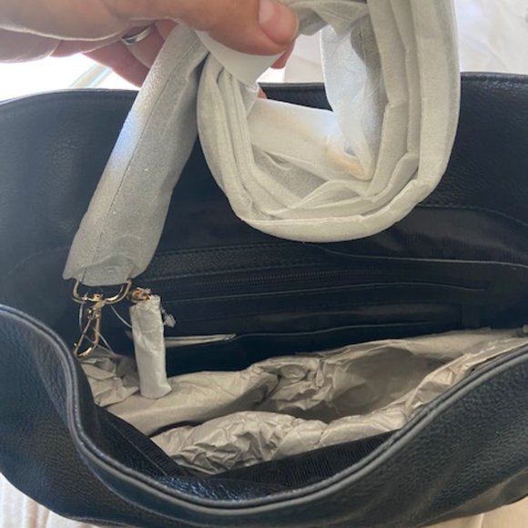 Michael Kors Leather handbag - Picture 2 of 16